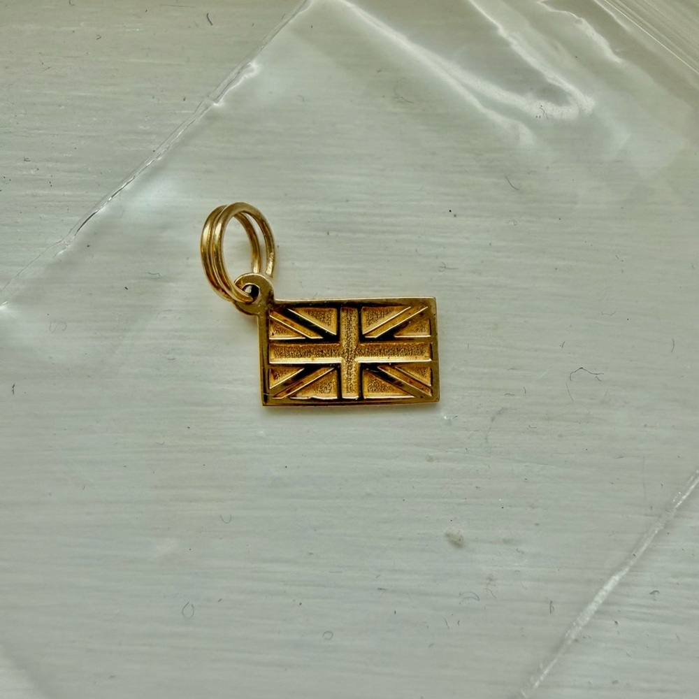 Jet Set Candy 14K Union Jack Flag Charm - Picture 2 of 3